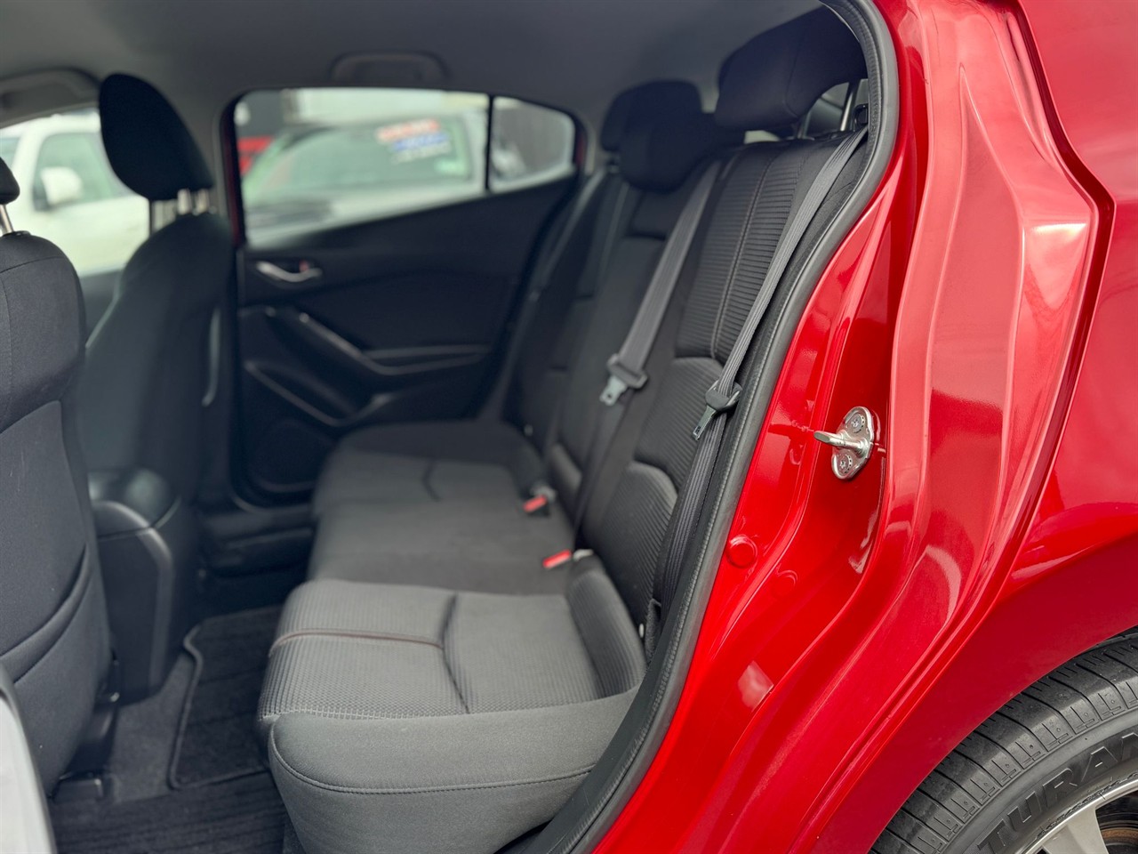 2018 Mazda Axela thumbnail
