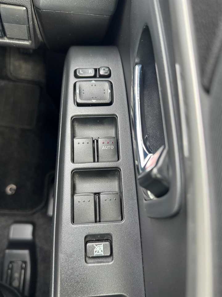 2017 Mazda Premacy thumbnail