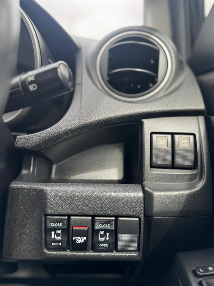 2017 Mazda Premacy thumbnail