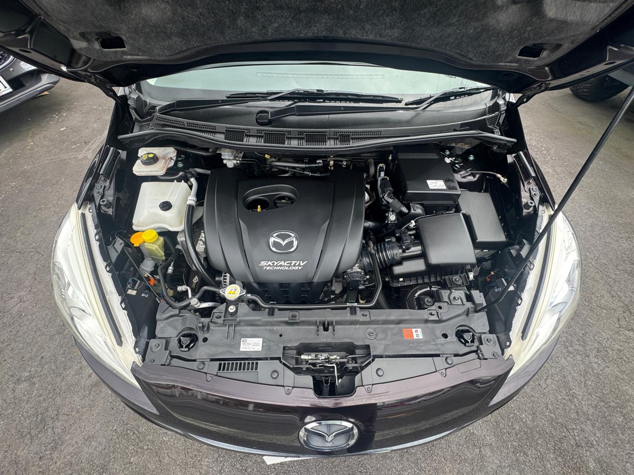 2017 Mazda Premacy thumbnail