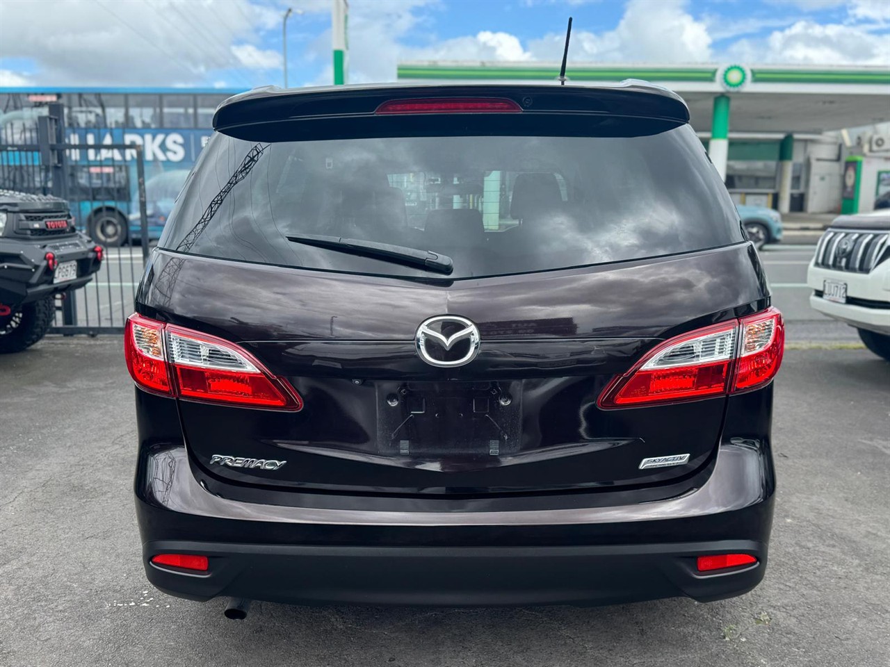 2017 Mazda Premacy thumbnail
