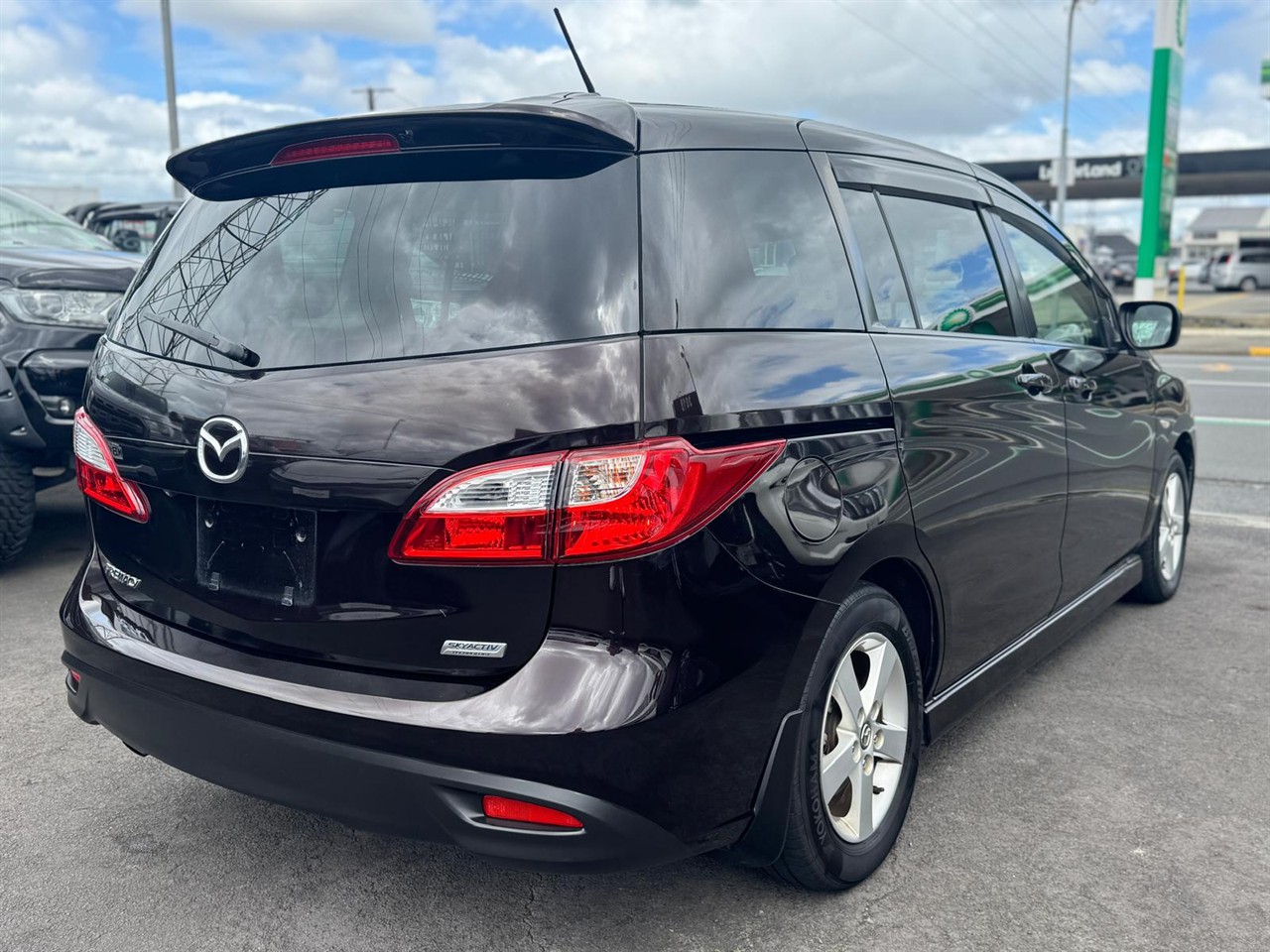 2017 Mazda Premacy thumbnail