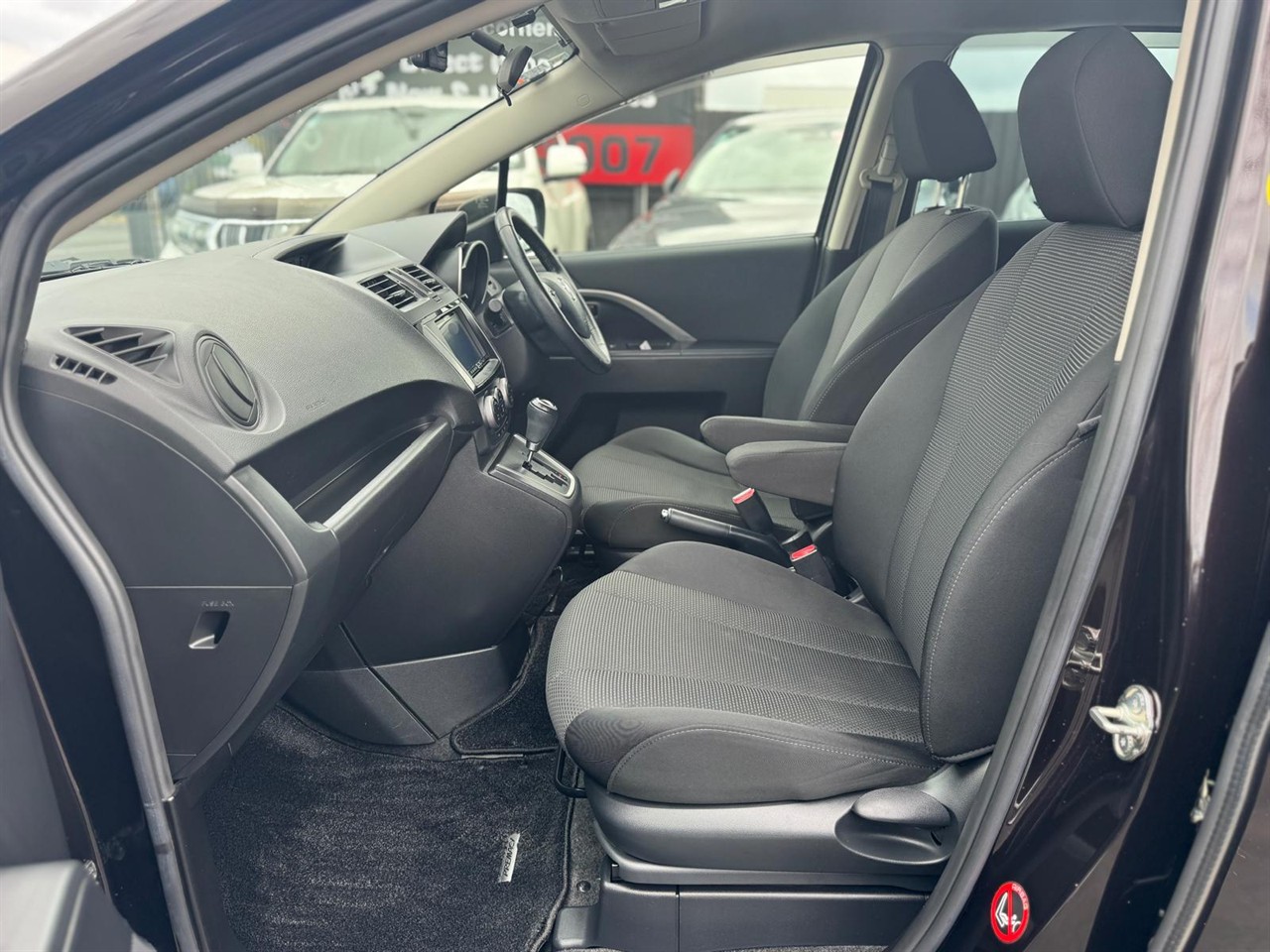 2017 Mazda Premacy thumbnail