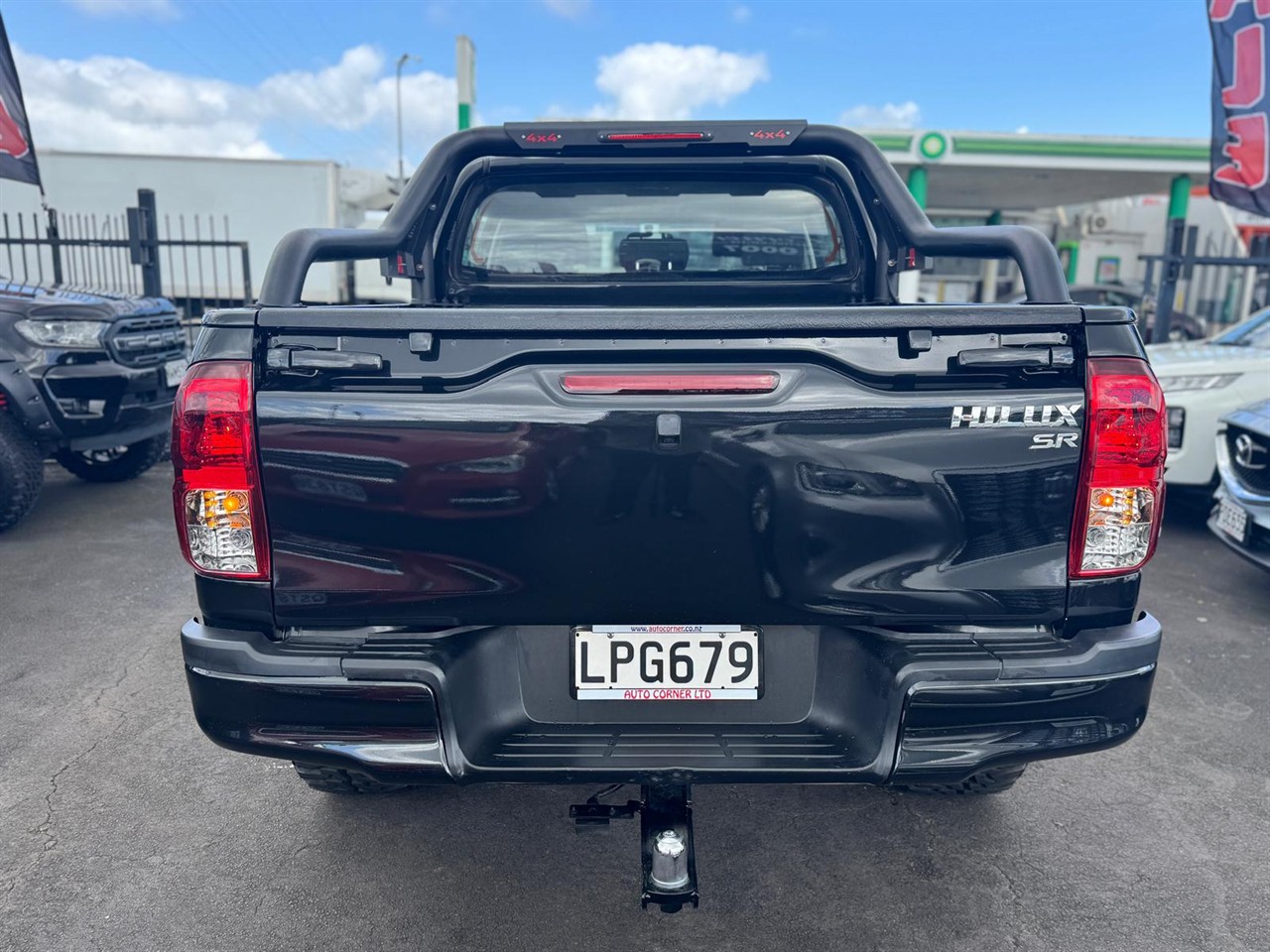 2018 Toyota Hilux thumbnail