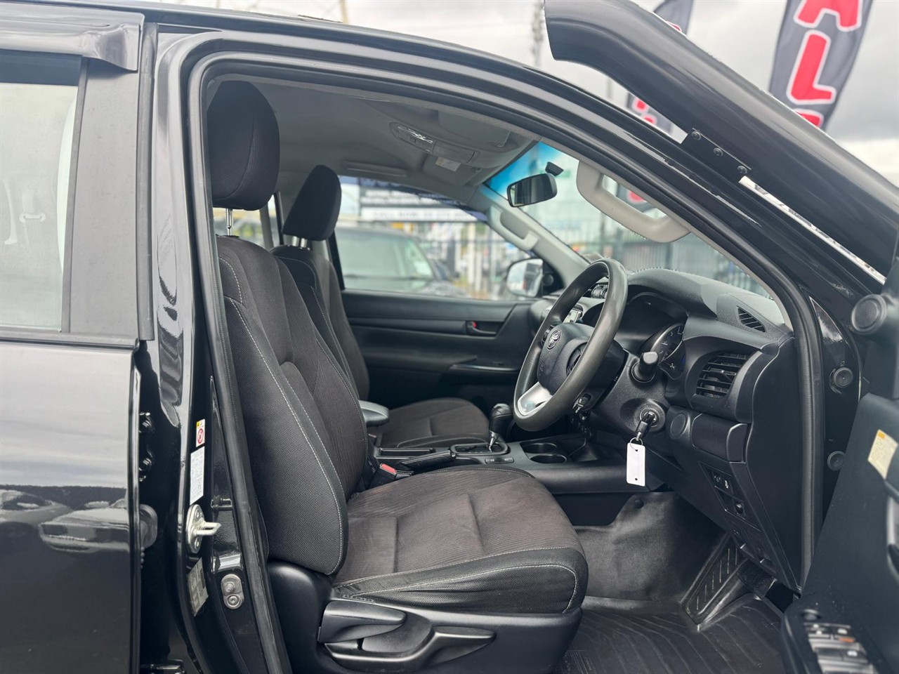 2018 Toyota Hilux thumbnail