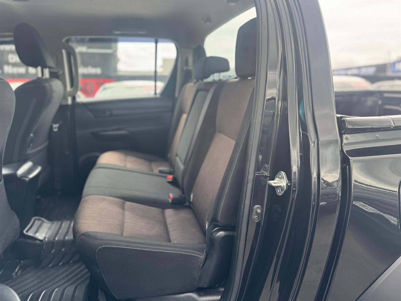 2018 Toyota Hilux thumbnail
