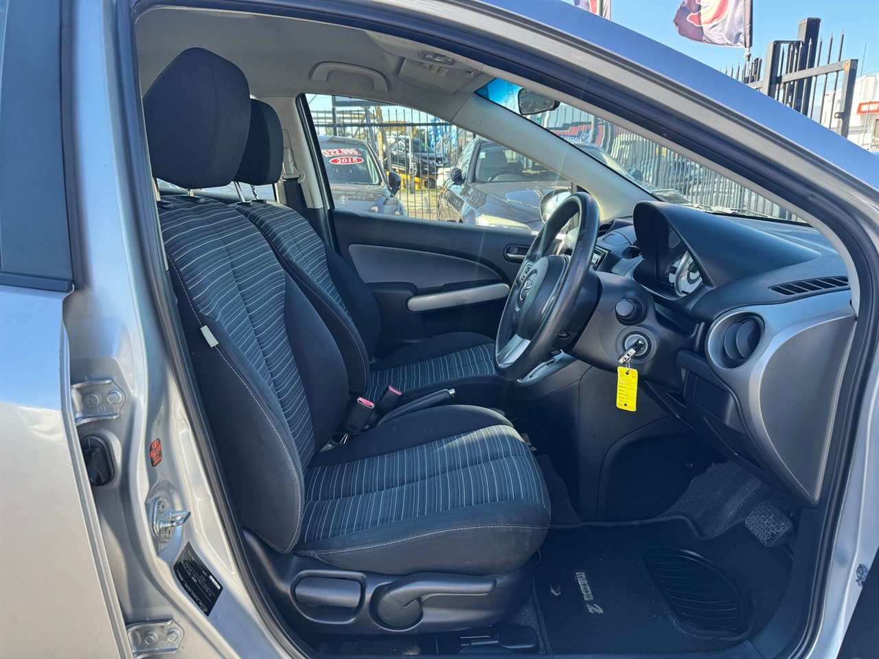 2009 Mazda 2 thumbnail