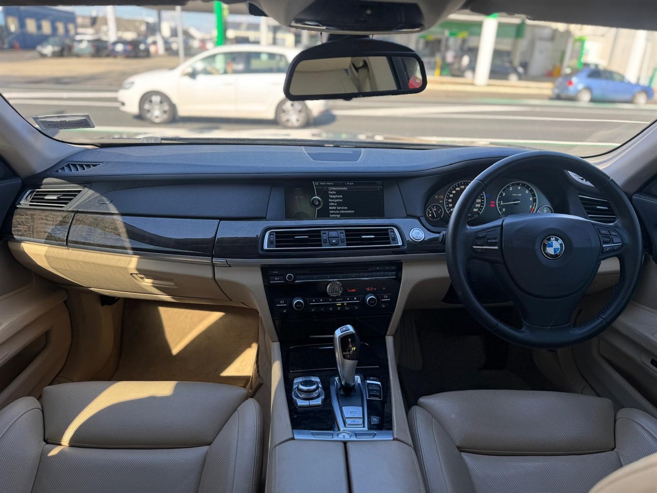 2012 BMW 740i thumbnail