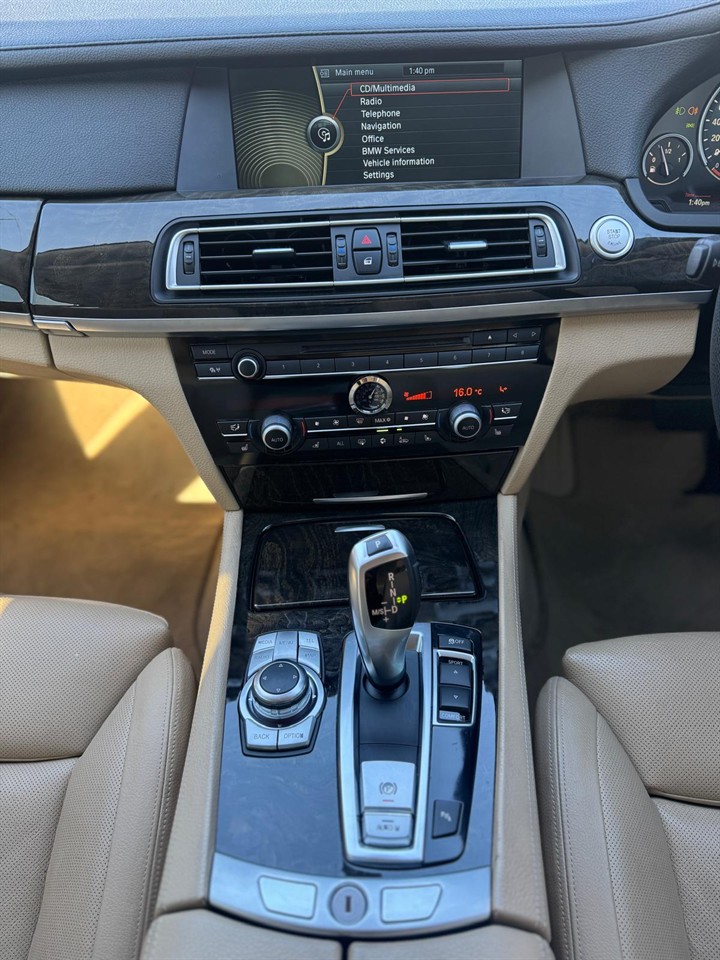 2012 BMW 740i thumbnail