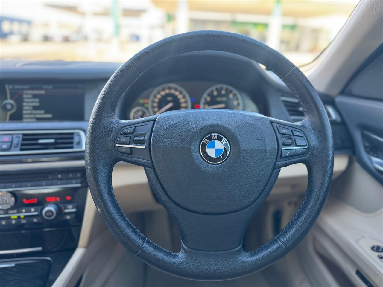 2012 BMW 740i thumbnail