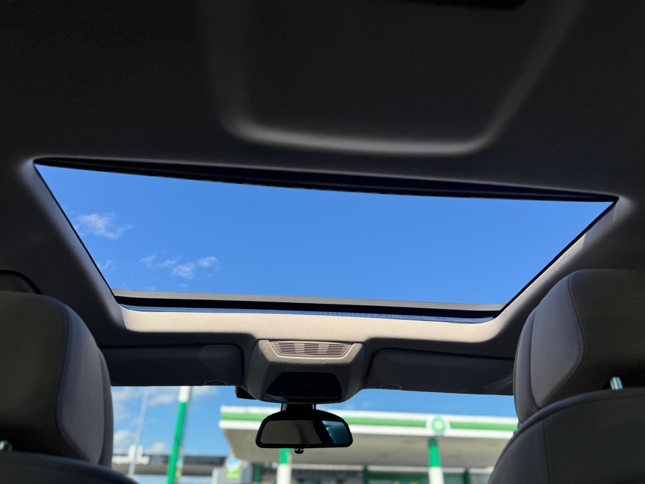 2012 BMW 740i thumbnail