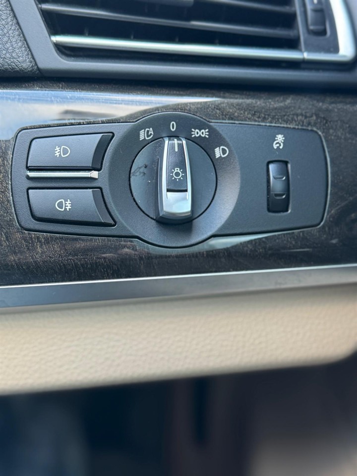 2012 BMW 740i thumbnail
