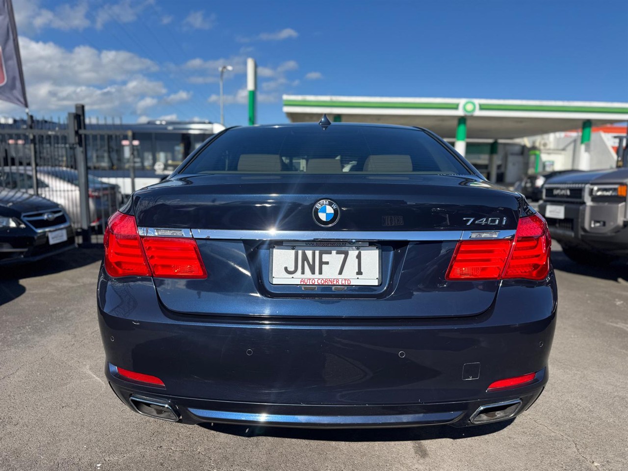 2012 BMW 740i thumbnail