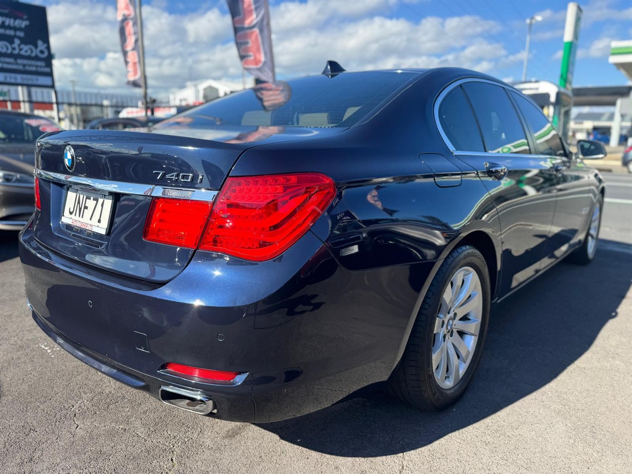 2012 BMW 740i thumbnail