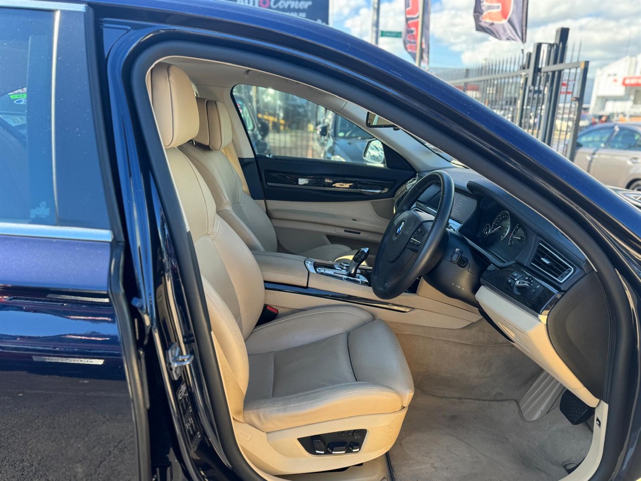 2012 BMW 740i thumbnail