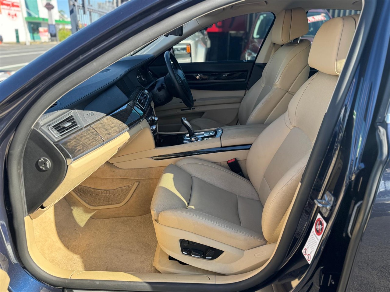 2012 BMW 740i thumbnail
