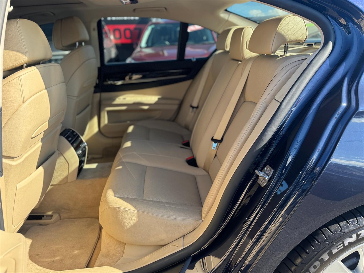 2012 BMW 740i thumbnail