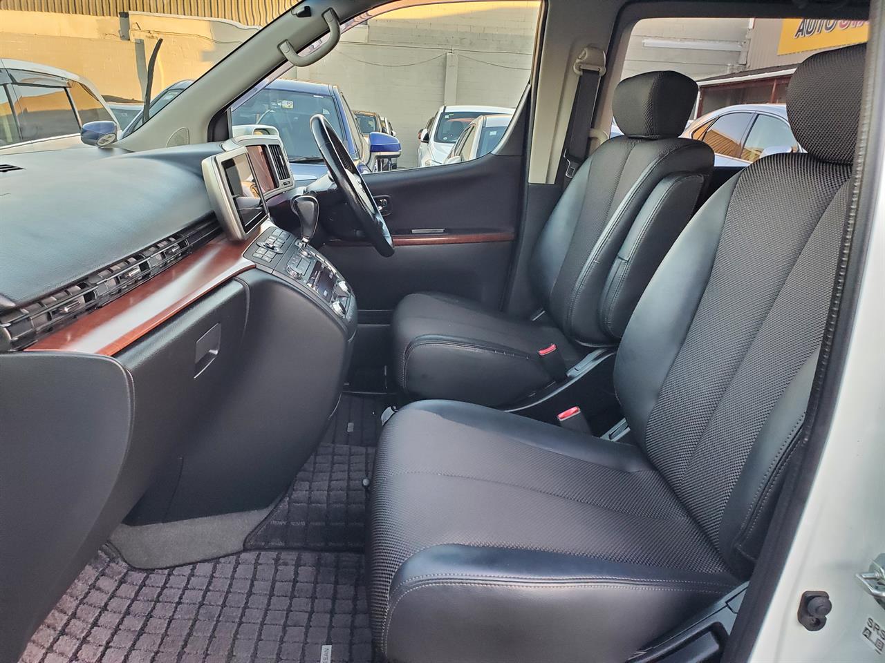 2005 Nissan Elgrand thumbnail