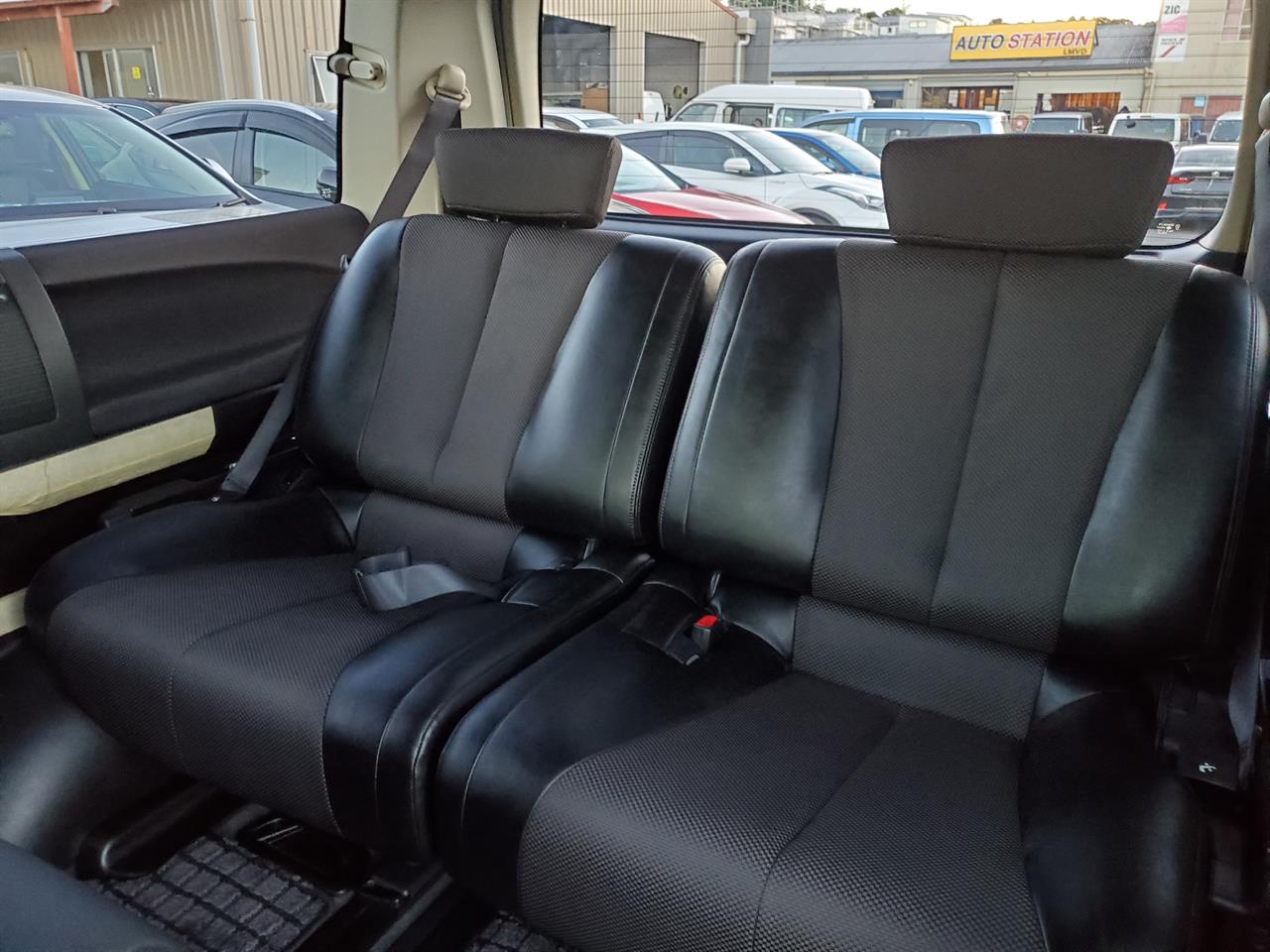 2005 Nissan Elgrand thumbnail
