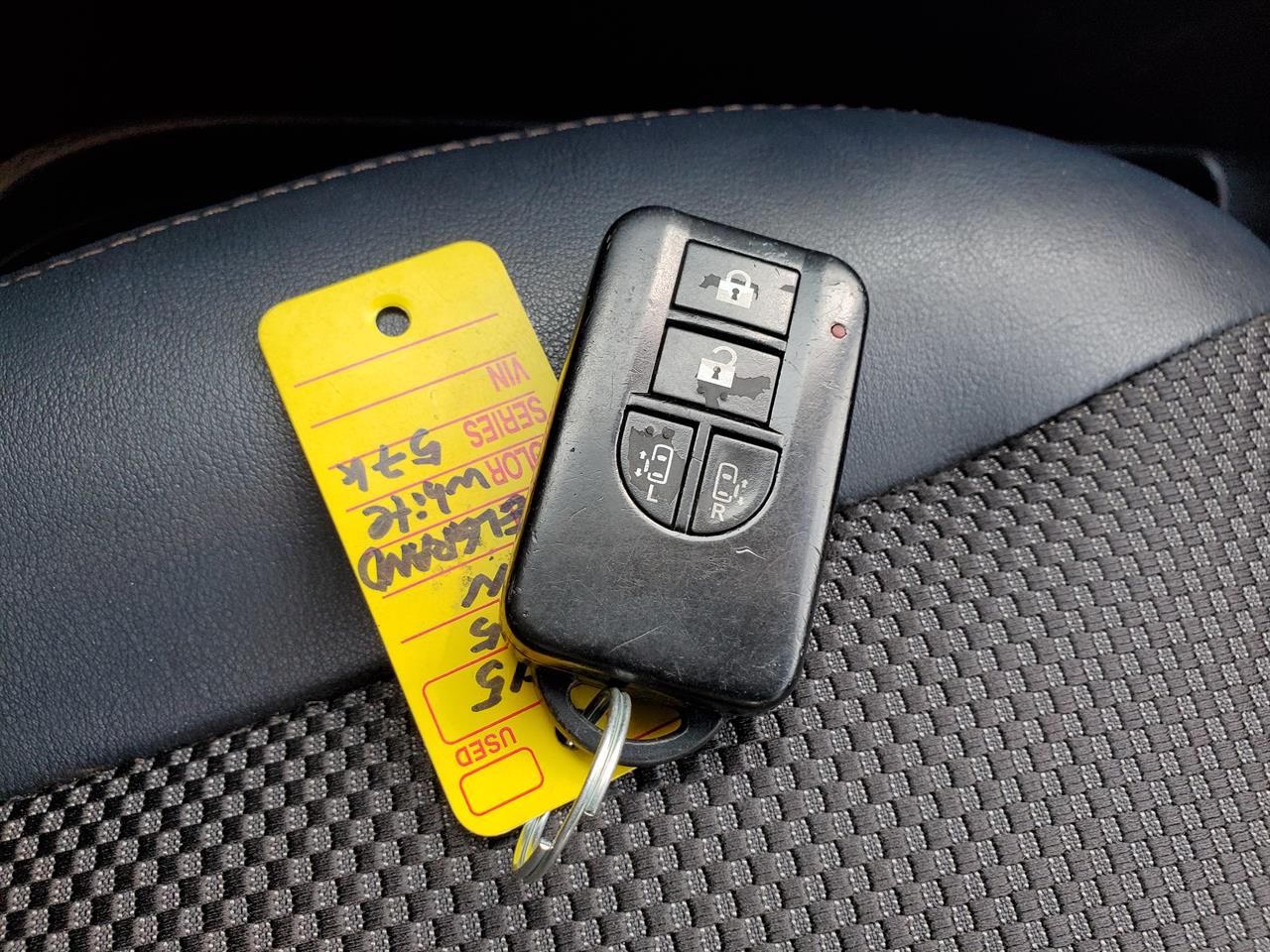 2005 Nissan Elgrand thumbnail