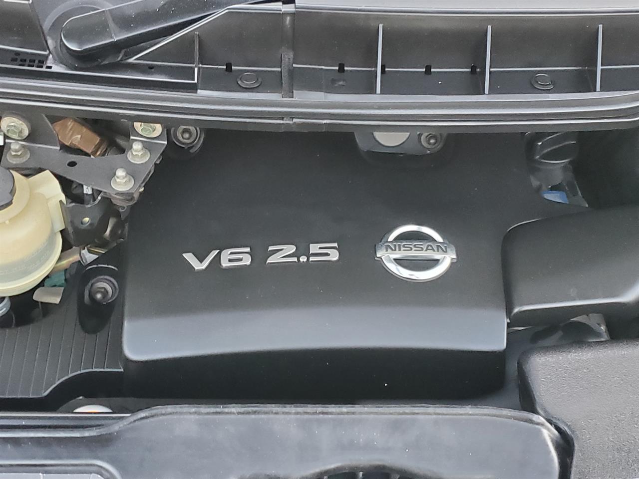 2005 Nissan Elgrand thumbnail