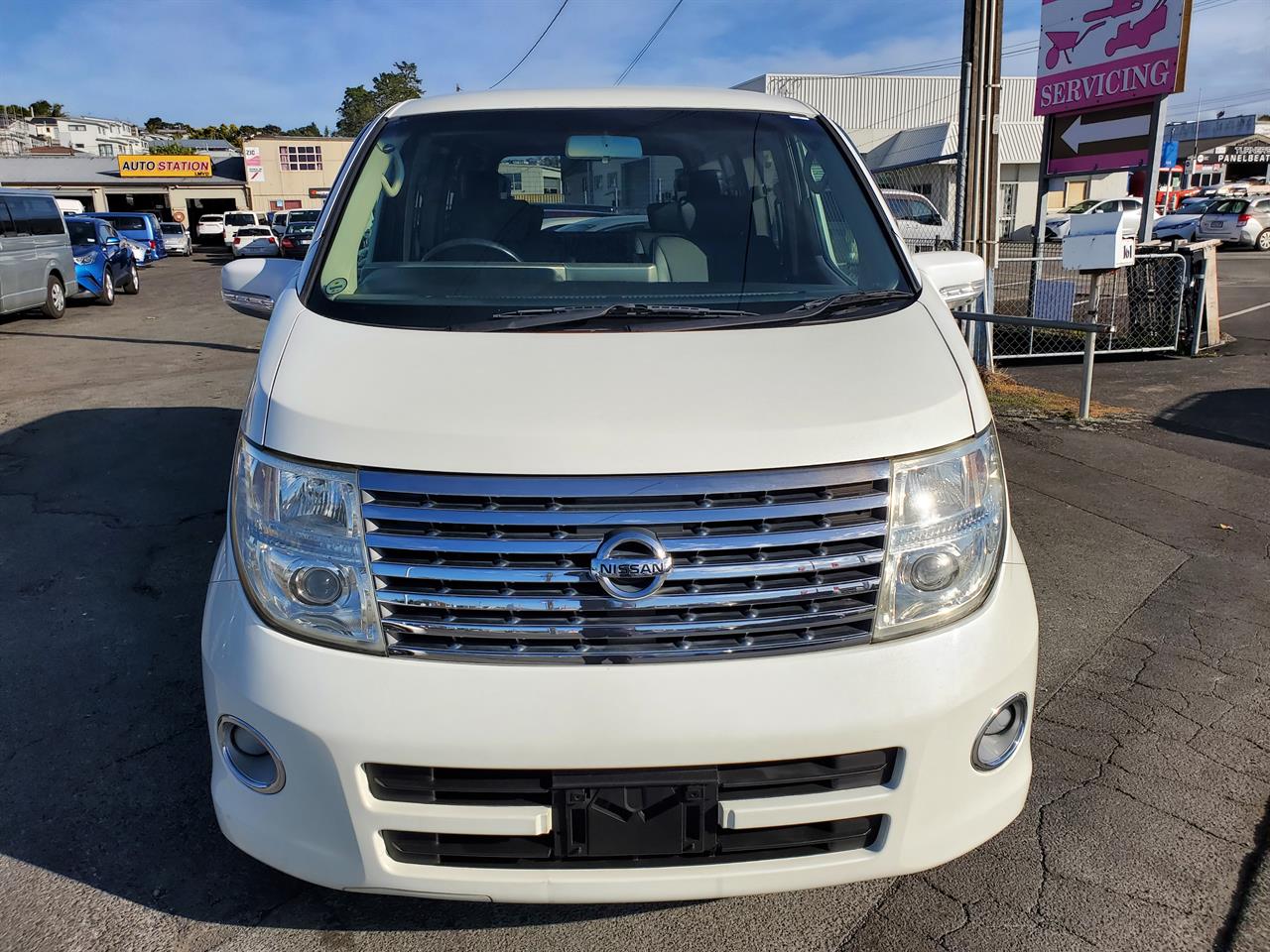 2005 Nissan Elgrand thumbnail