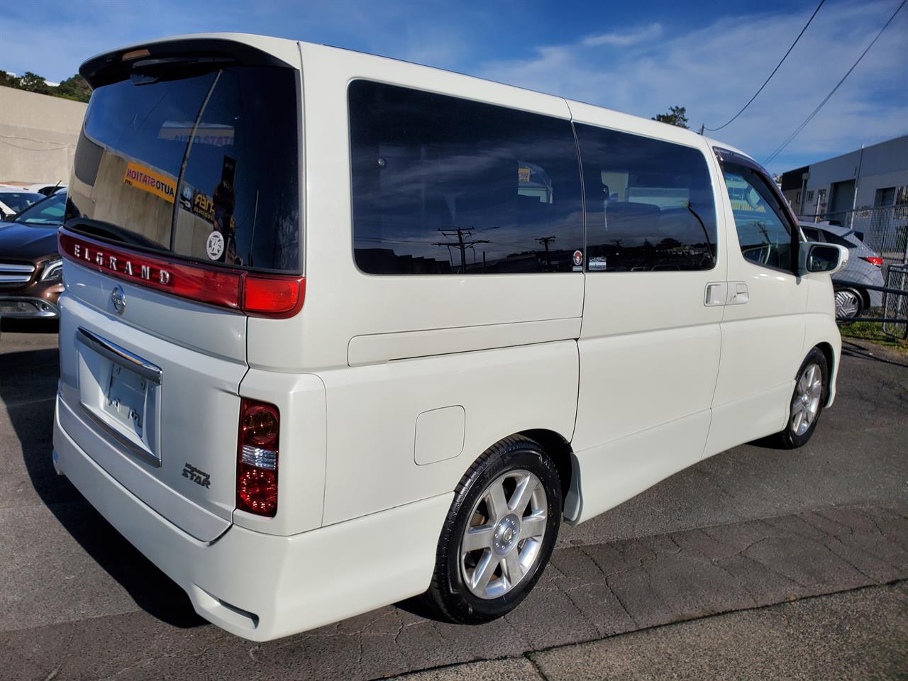 2005 Nissan Elgrand thumbnail