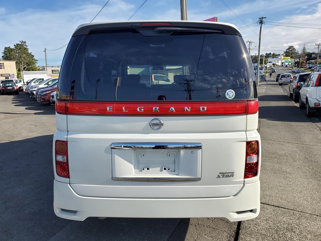 2005 Nissan Elgrand thumbnail
