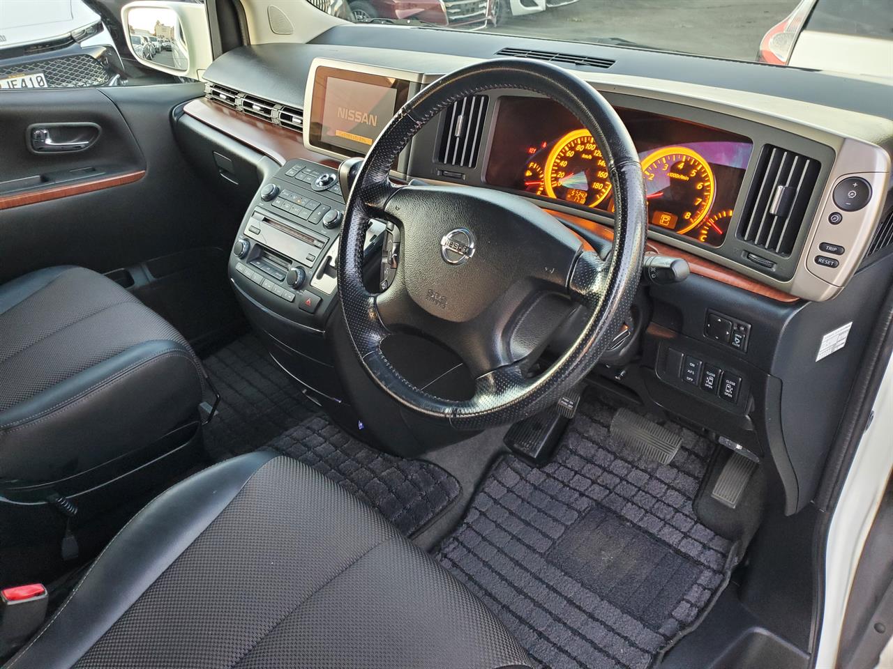2005 Nissan Elgrand thumbnail