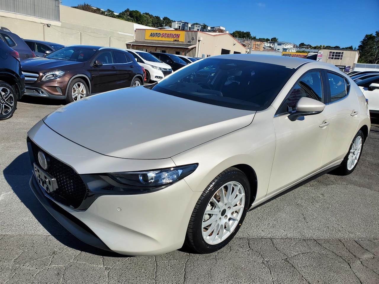 2023 Mazda 3 thumbnail