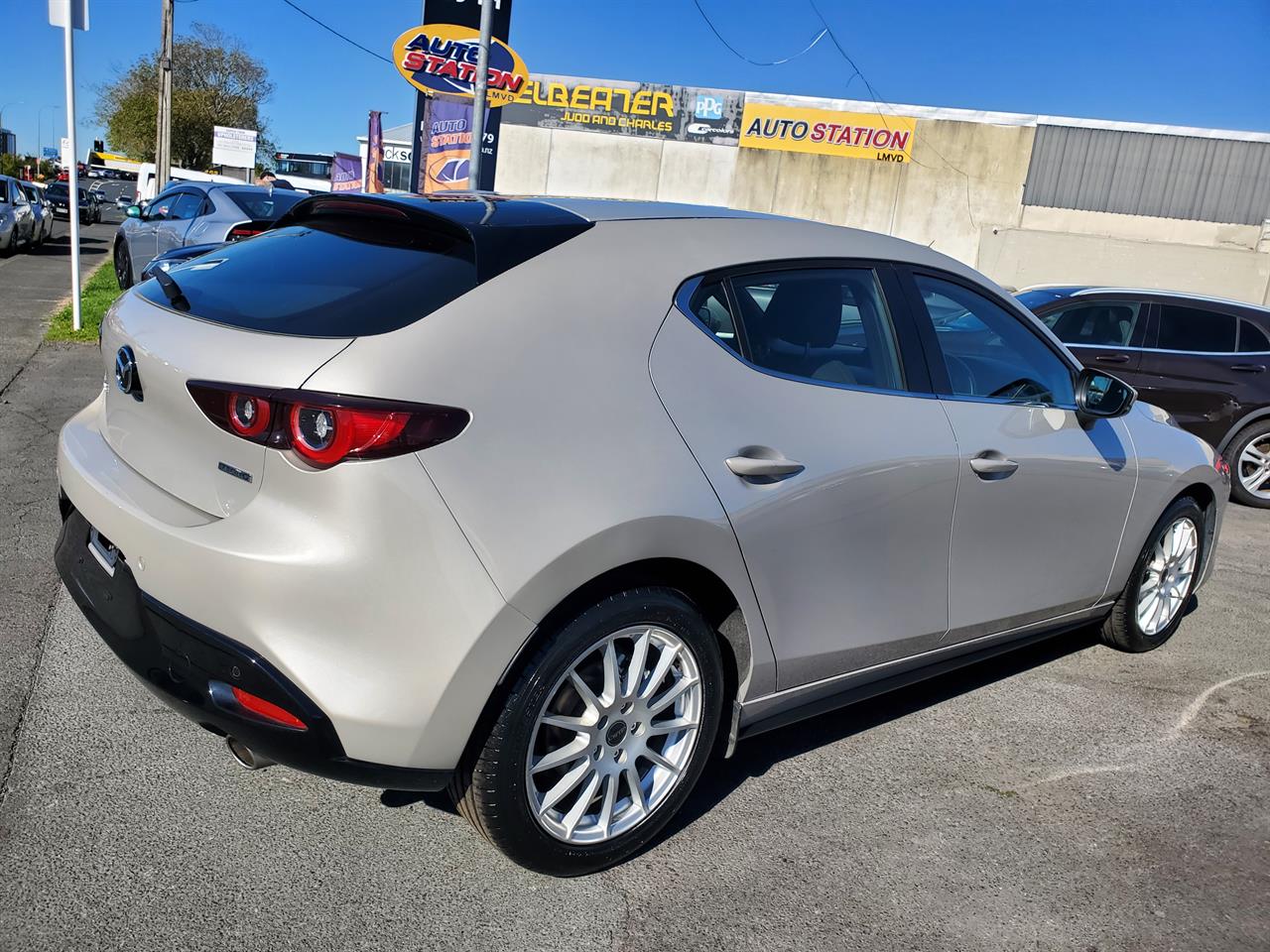 2023 Mazda 3 thumbnail