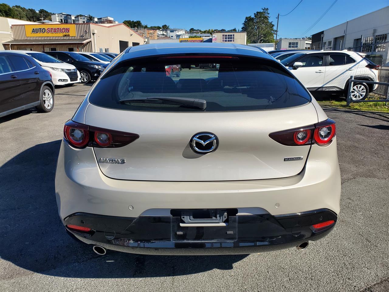 2023 Mazda 3 thumbnail