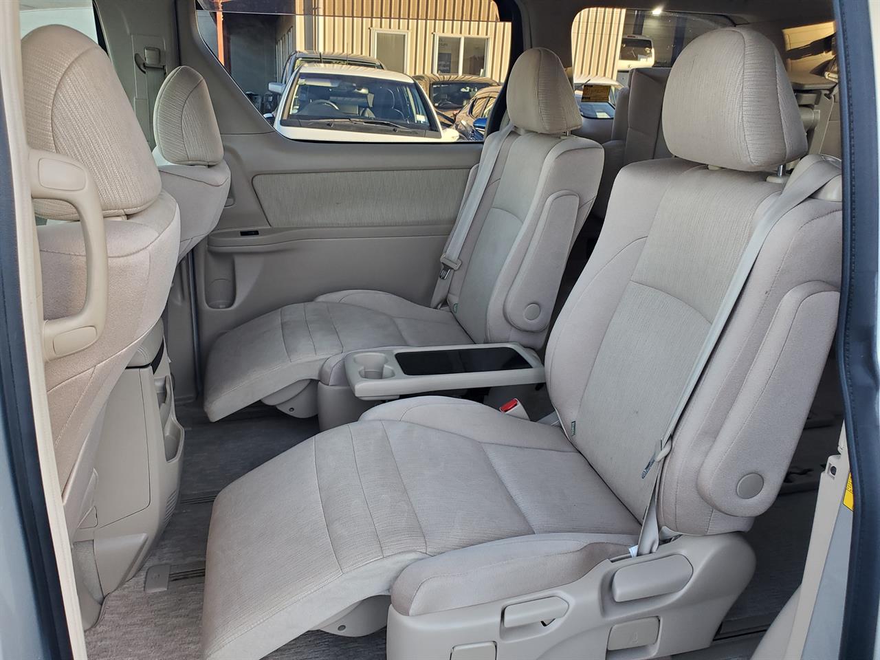2012 Toyota Vellfire thumbnail