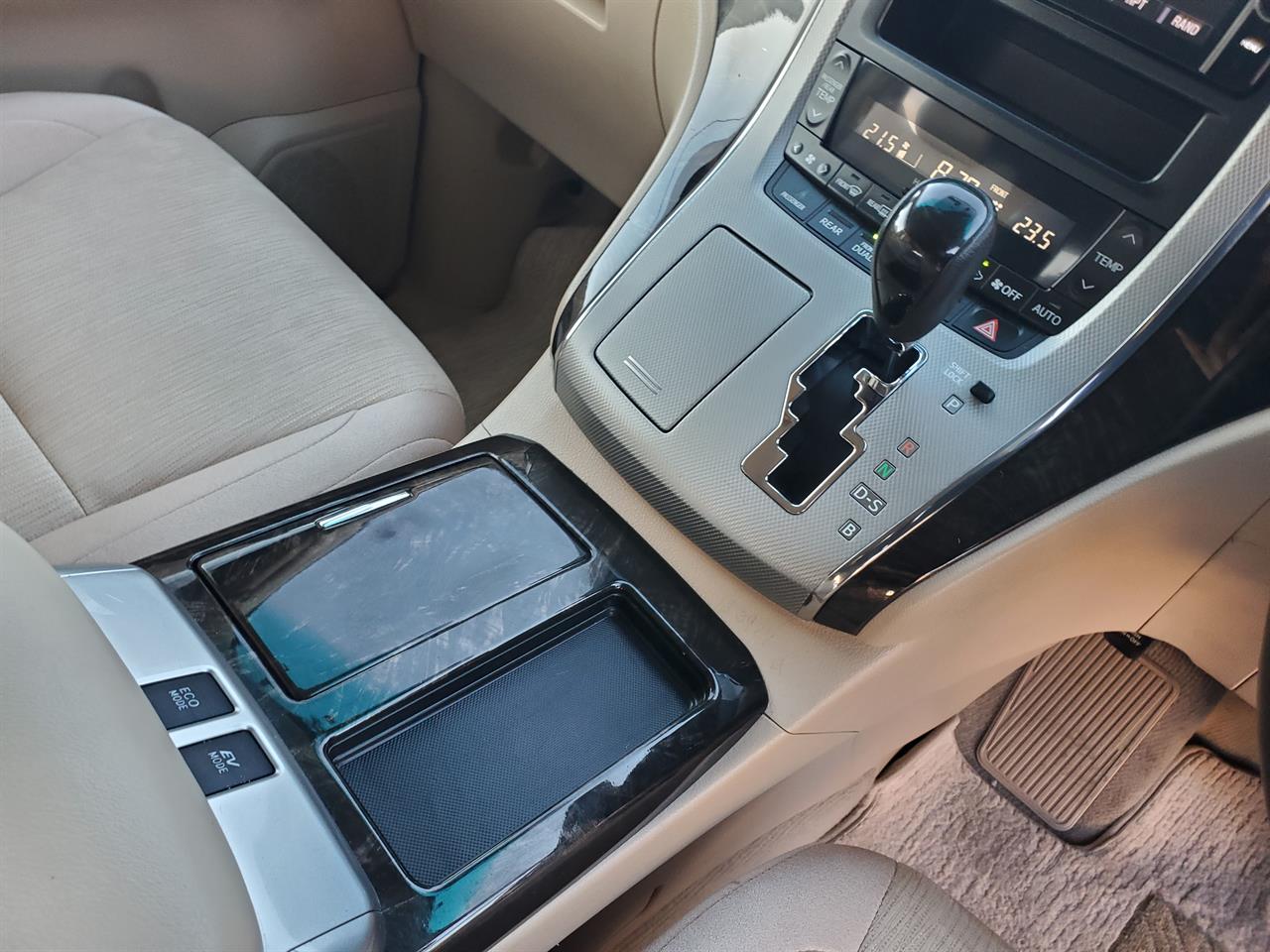 2012 Toyota Vellfire thumbnail