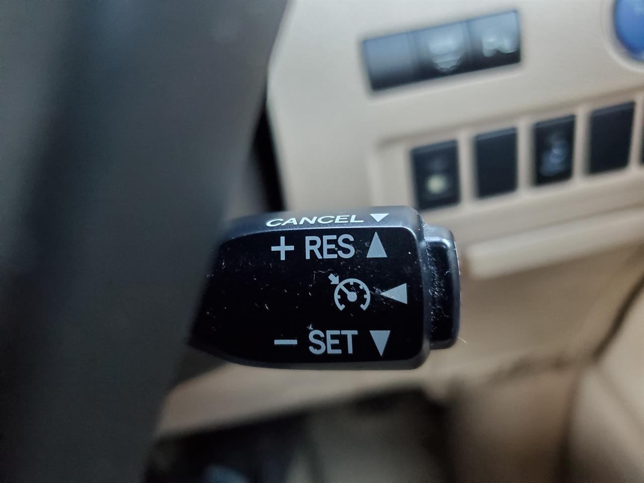 2012 Toyota Vellfire thumbnail