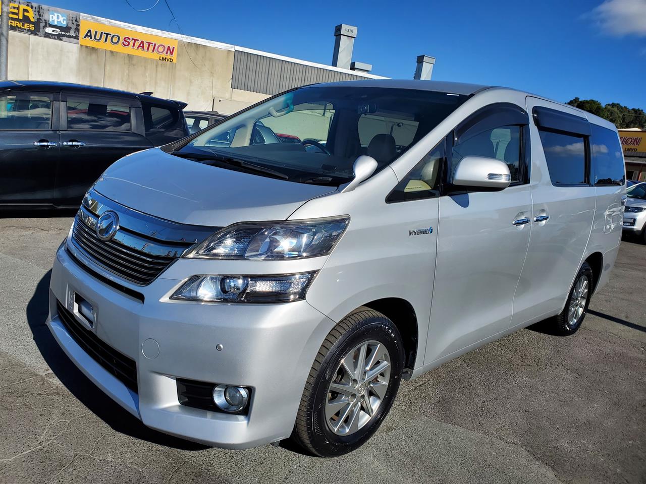 2012 Toyota Vellfire thumbnail