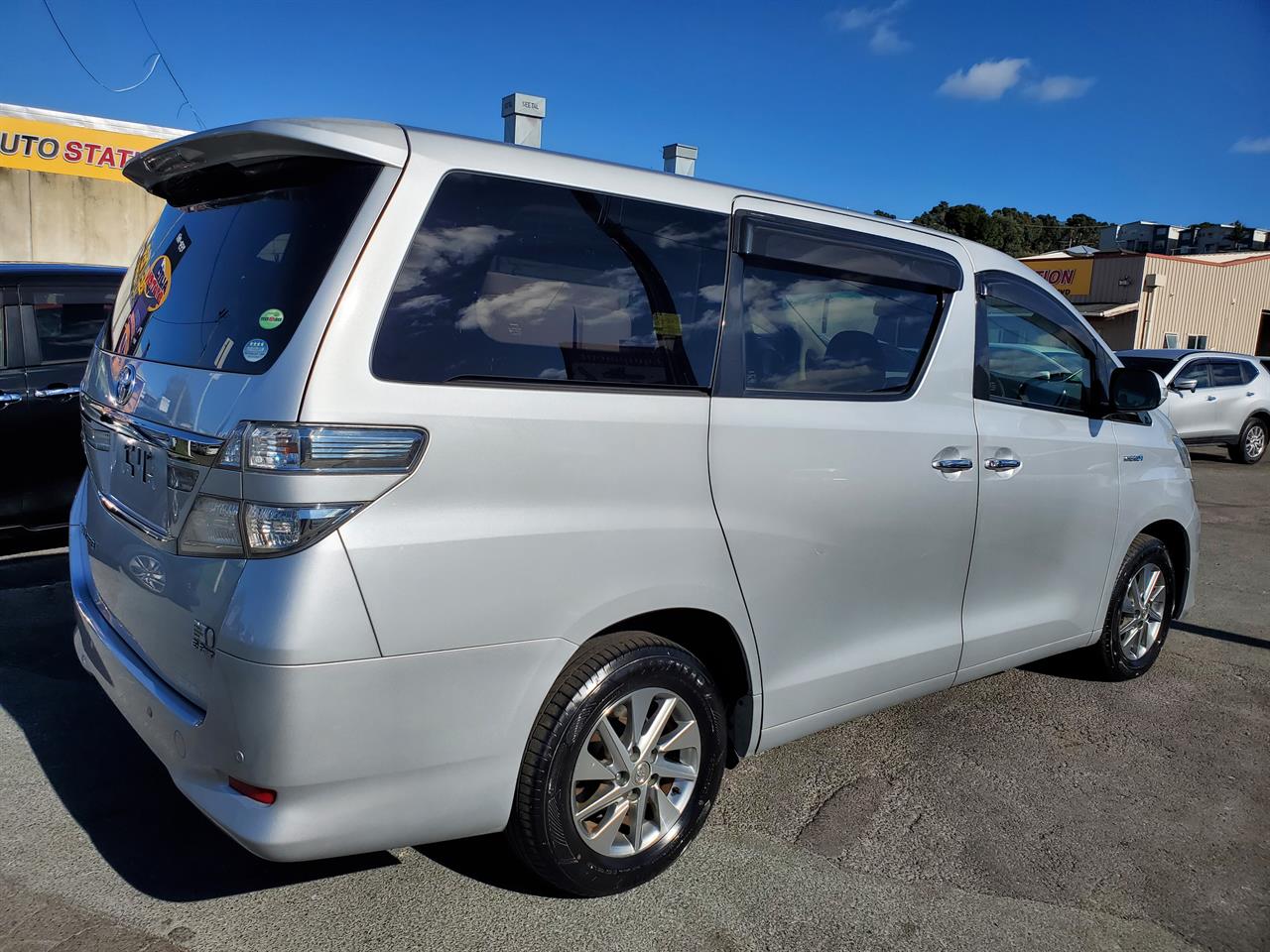 2012 Toyota Vellfire thumbnail