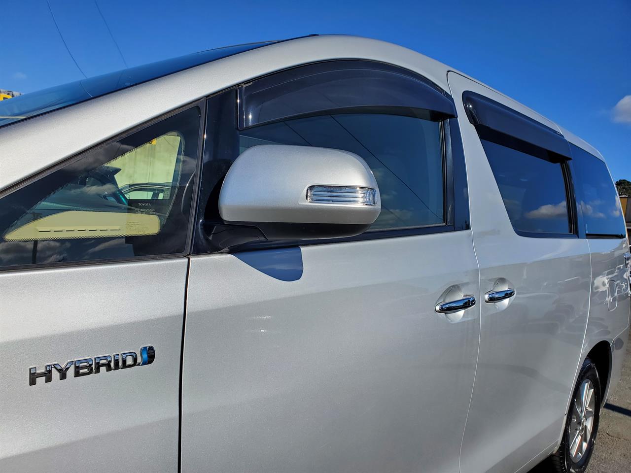 2012 Toyota Vellfire thumbnail