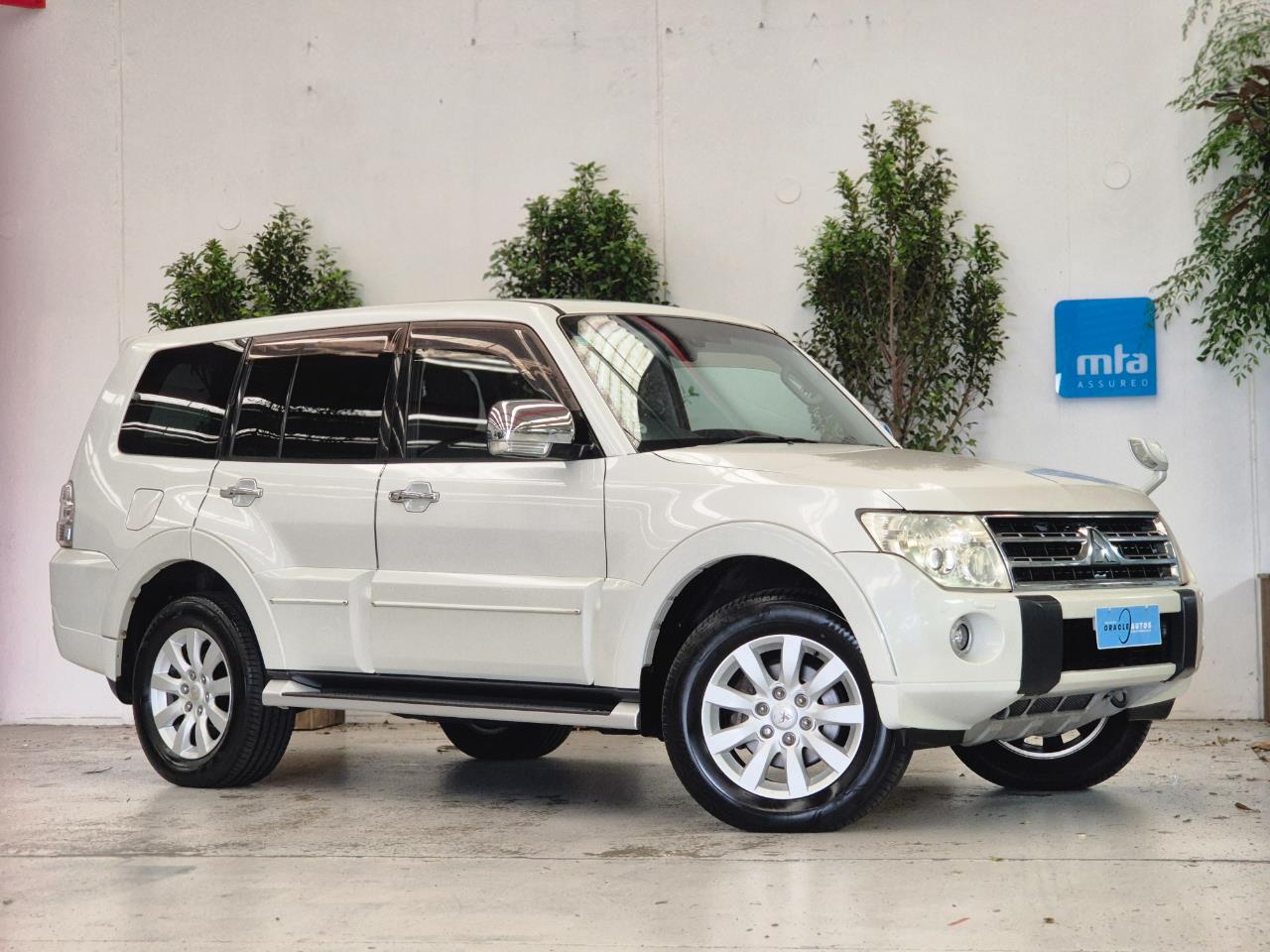 2011 Mitsubishi Pajero thumbnail