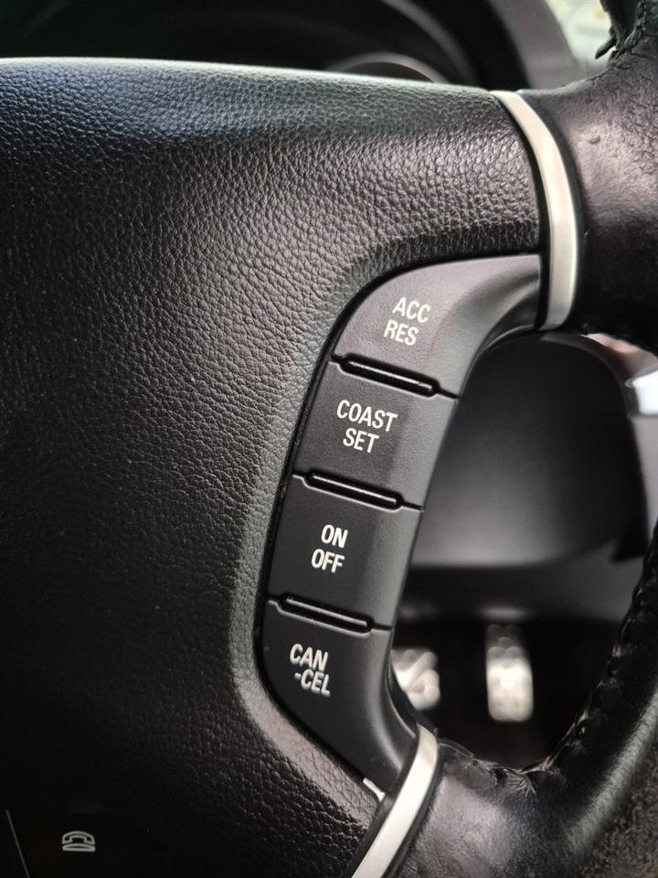2011 Mitsubishi Pajero thumbnail