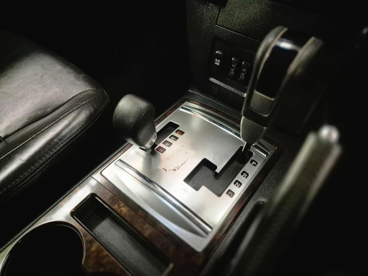 2011 Mitsubishi Pajero thumbnail