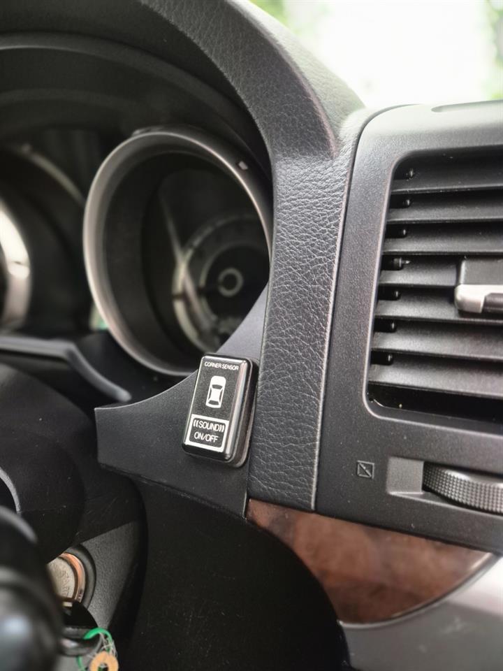 2011 Mitsubishi Pajero thumbnail