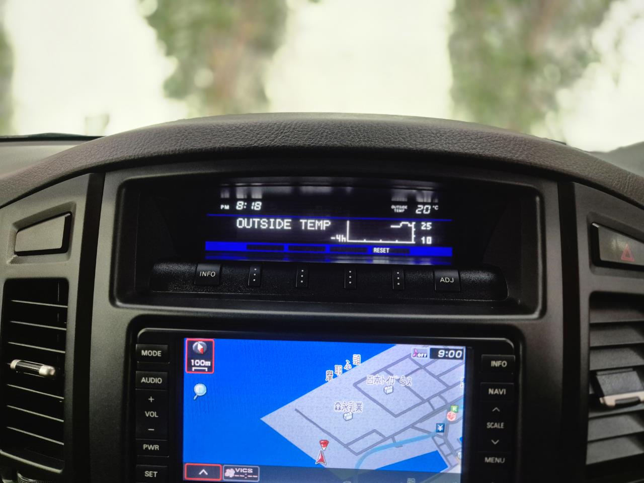 2011 Mitsubishi Pajero thumbnail