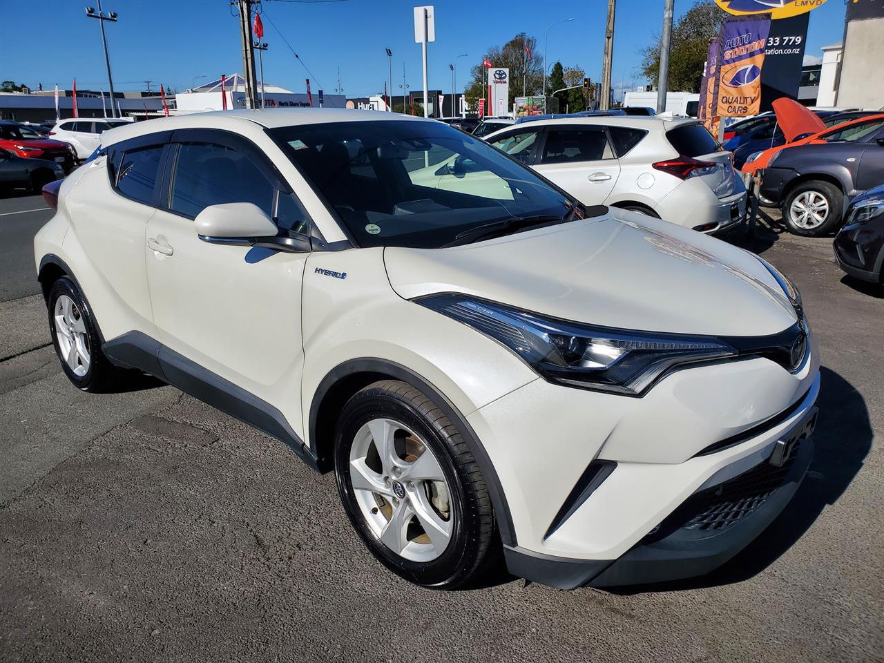 2018 Toyota C-HR thumbnail