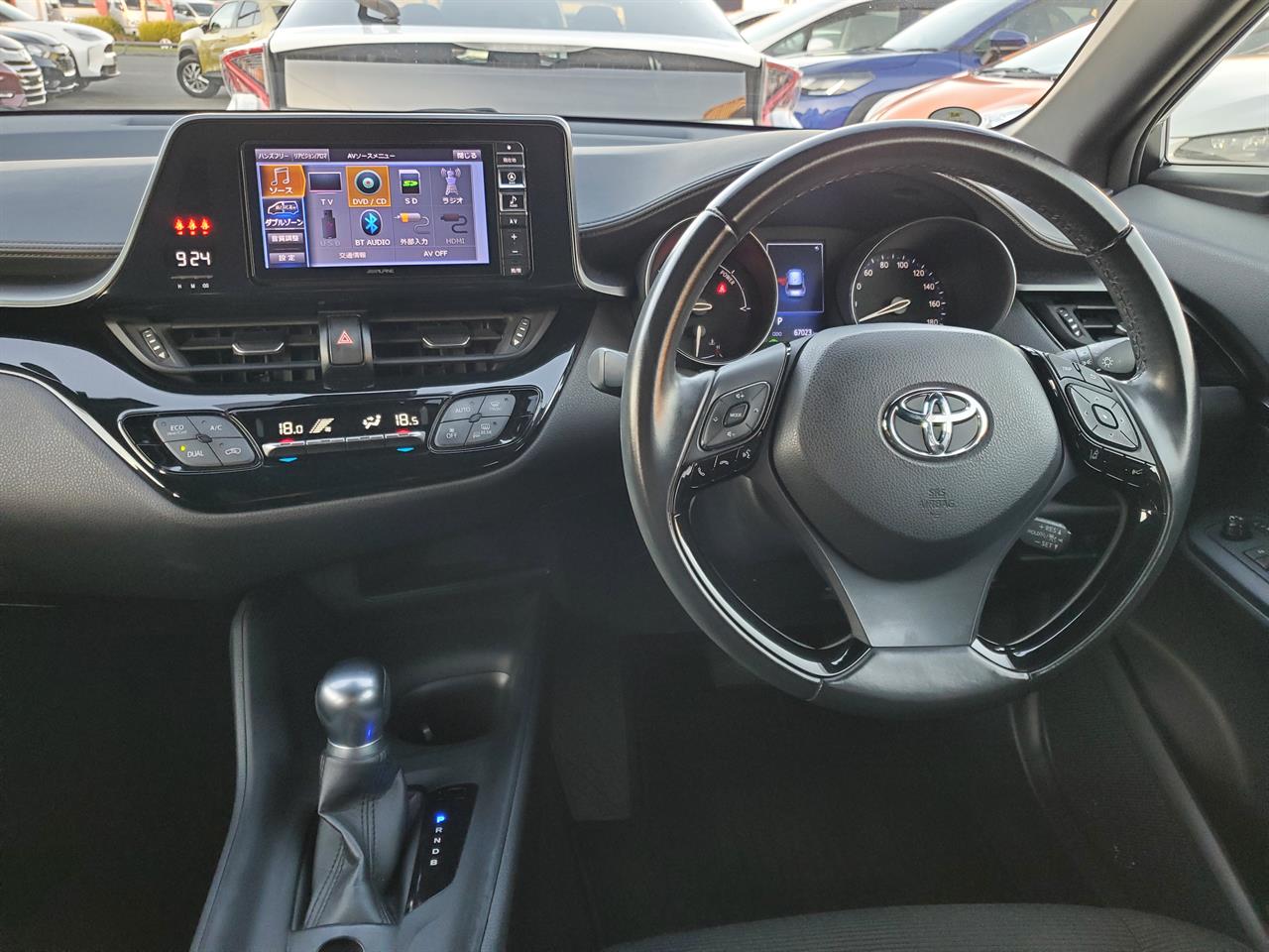 2018 Toyota C-HR thumbnail