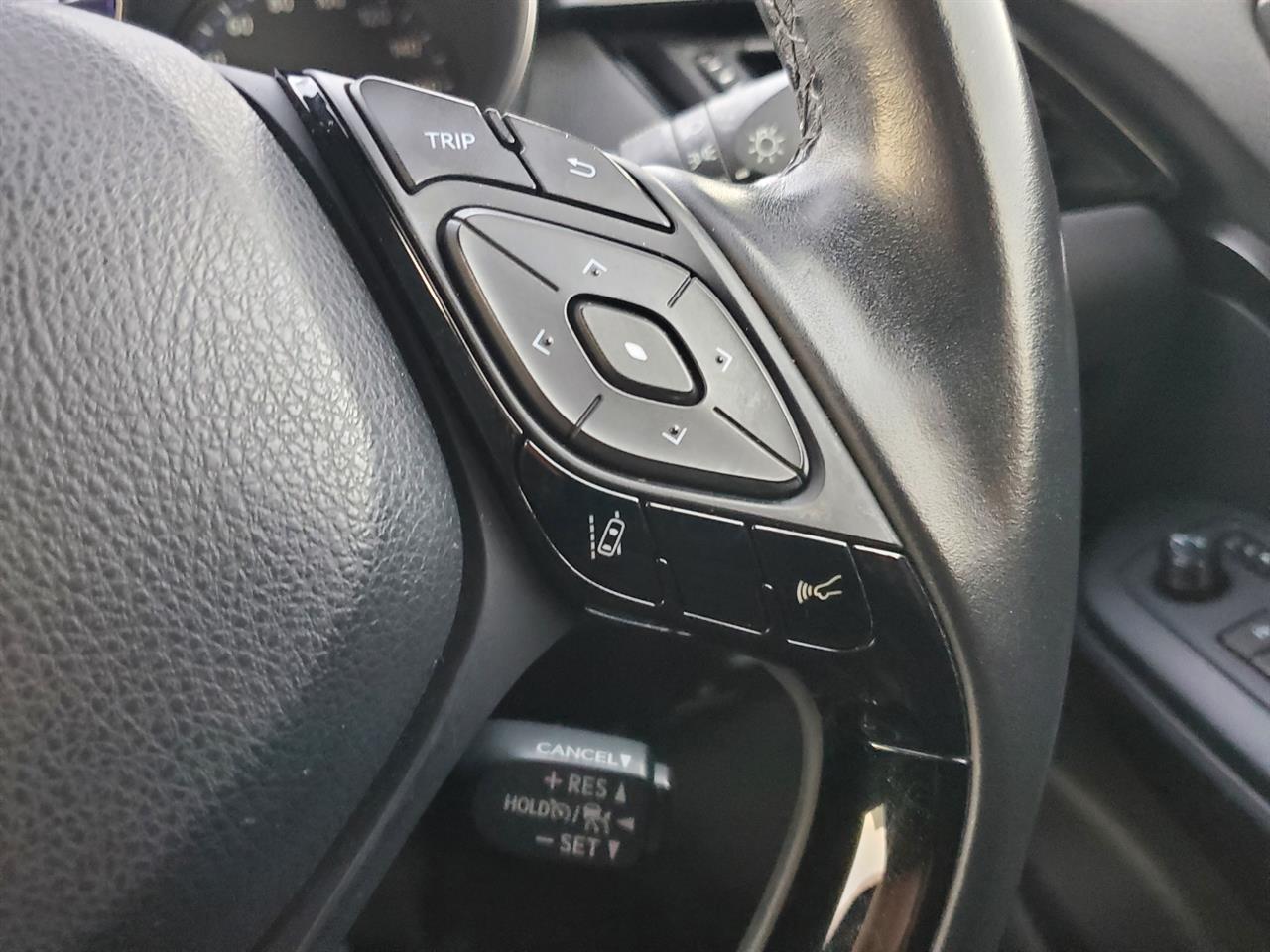 2018 Toyota C-HR thumbnail