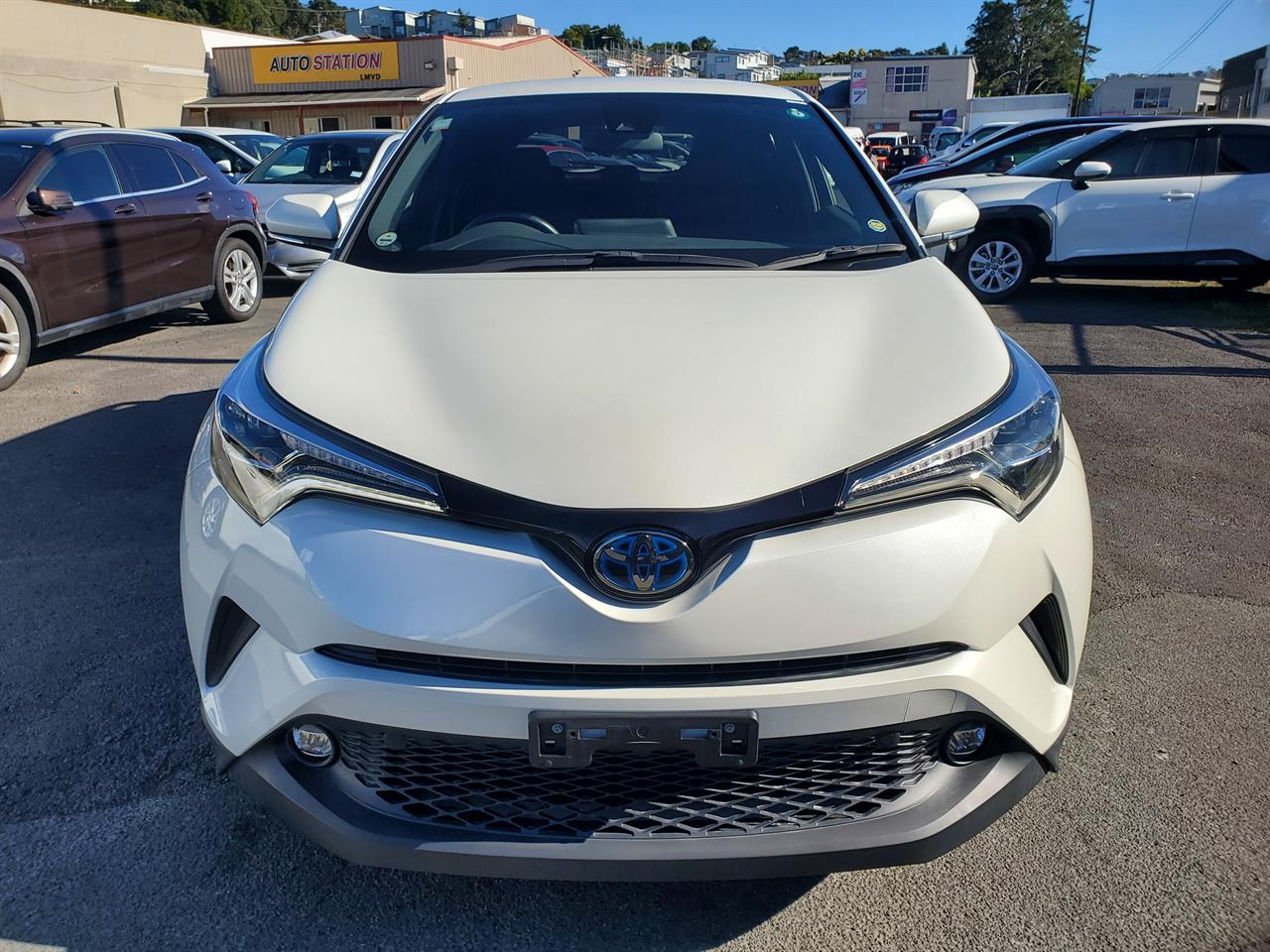 2018 Toyota C-HR thumbnail