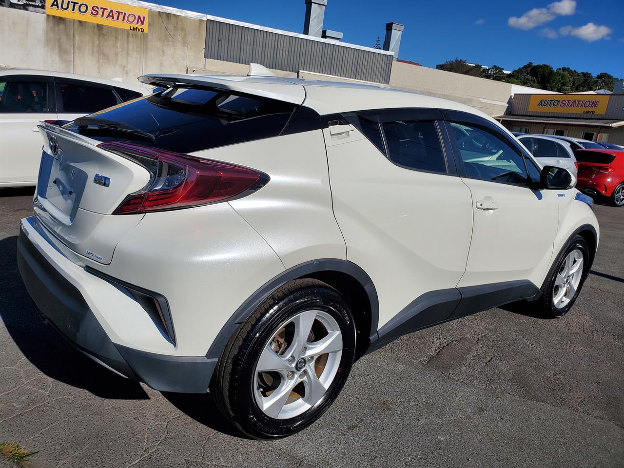2018 Toyota C-HR thumbnail