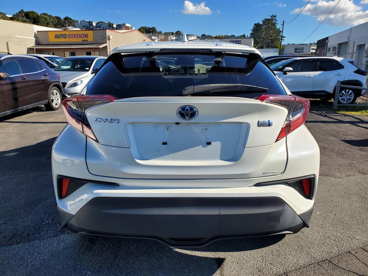 2018 Toyota C-HR thumbnail