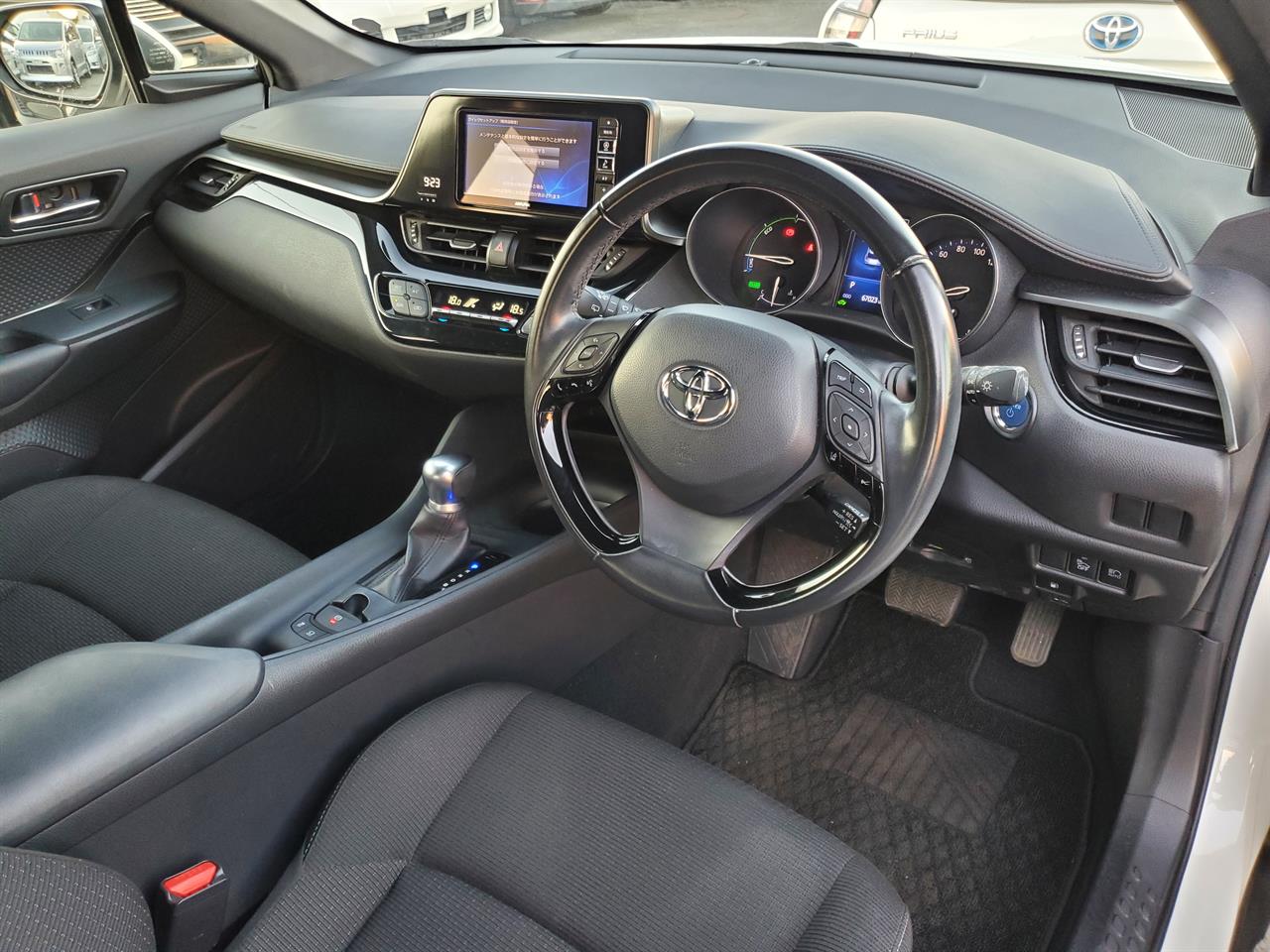 2018 Toyota C-HR thumbnail